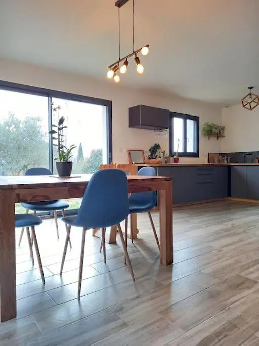 Holiday home Maison Moderne Avec Jardin Et Jacuzzi La Bouilladisse France