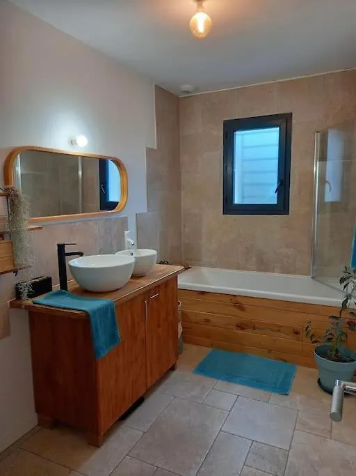 Maison Moderne Avec Jardin Et Jacuzzi La Bouilladisse 0*,