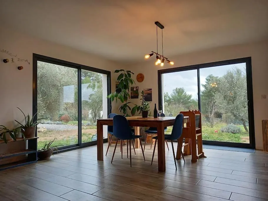 Holiday home Maison Moderne Avec Jardin Et Jacuzzi La Bouilladisse France